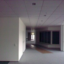 Fleischer Dienstleistung, Spanplattenbelag, Trennwand Montage